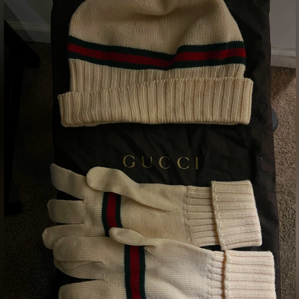 Gucci Hat And Glove Set (adult size)